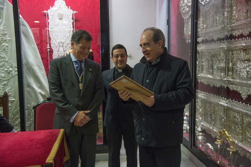 20161202 FirmaLibroHonorArzobispo3I