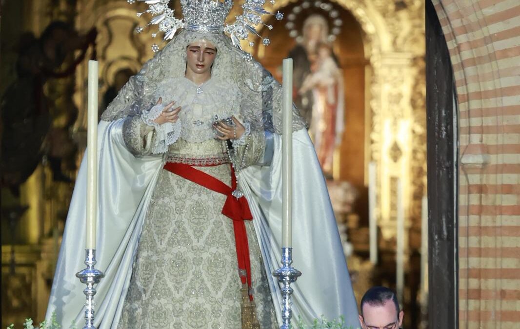 El Rvdo. Sr. N.H.D. Ignacio del Rey pregonó las Glorias de María